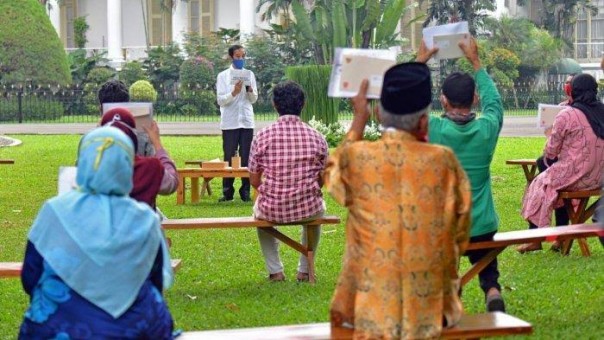 Perteuman Jokowi dan pedagang di Istana Negara