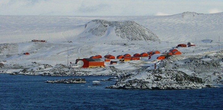 Pangkalan sementara di antartika