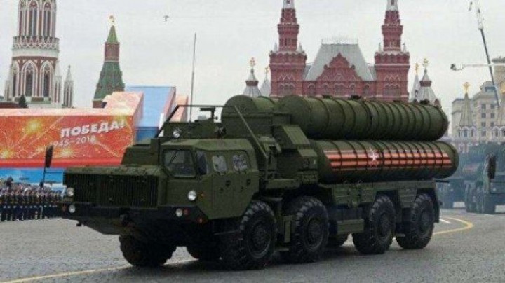 Rudal sistem pertahanan udara canggih S-400 Triumf milik  Rusia yang kabarnya bakal dilego ke Iran. Foto: int 