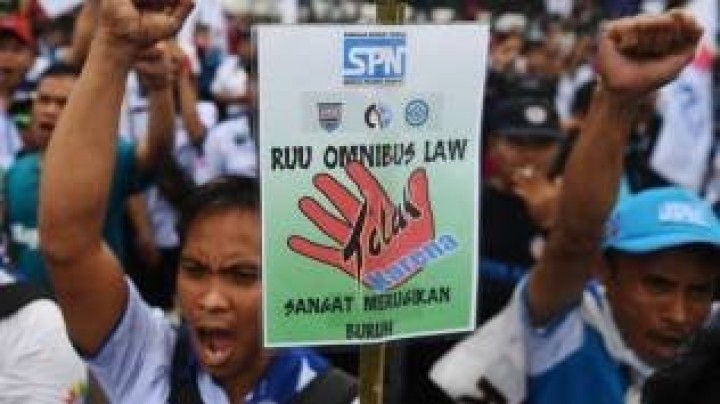 Ikut Teken Petisi Tolak Omnibus Law, Ulil Abshar: Menolak Adanya Kezaliman, Ini Kata Netizen (foto/int)