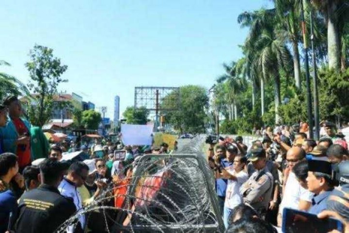Aksi massa menolak UU Ciptaker di Pekanbaru, Riau. Foto: ist 