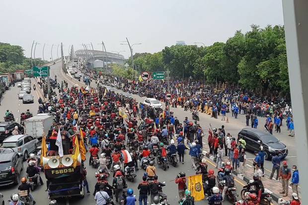 Aksi demo di Bekasi/foto: Sindonews