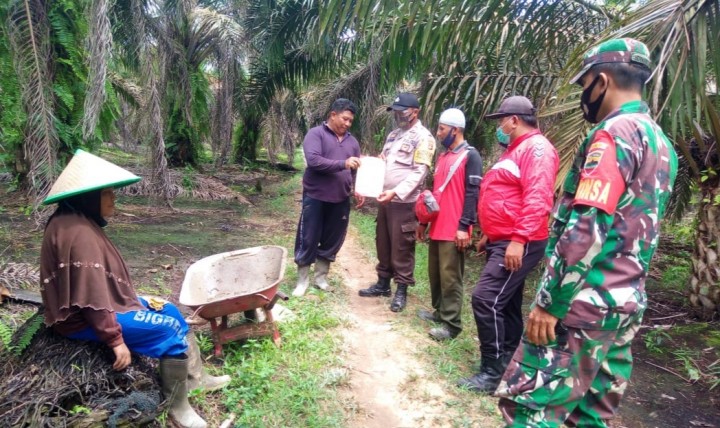 Larang Bakar Hutan dan Lahan, Polsek Kerumutan Sosialisasikan Maklumat Kapolda Riau