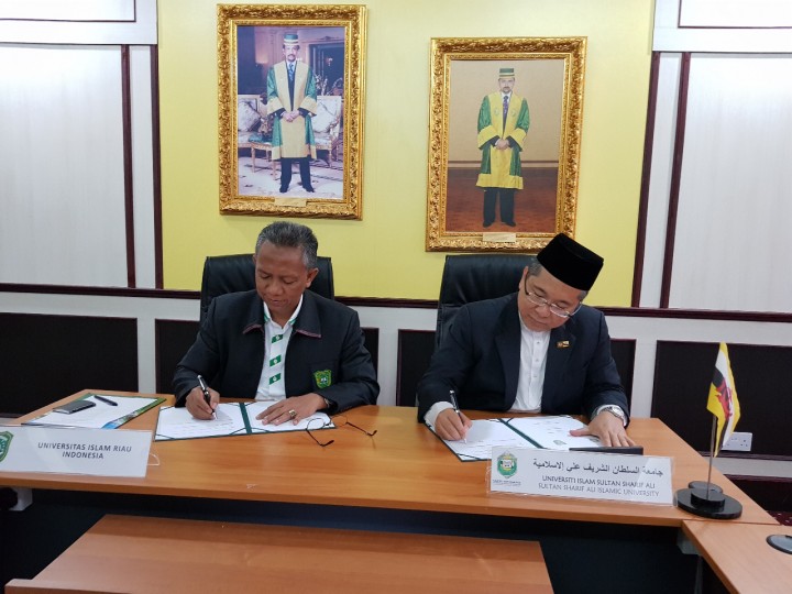 Penandatanganan Memorandum Persefahaman (MoU) di Kampus UNISSA Bandar Seri Begawan pada Juli 2019. 