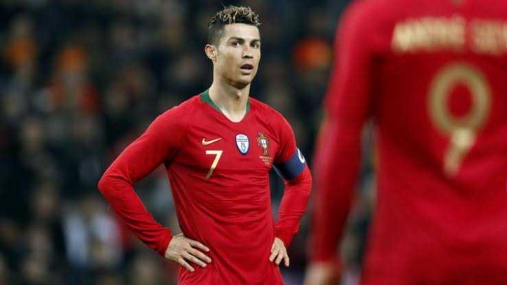 Cristiano Ronaldo terpaksa dibebastugaskan dari Timnas Portugal setelah positif terjangkit virus Corona.  Foto: int