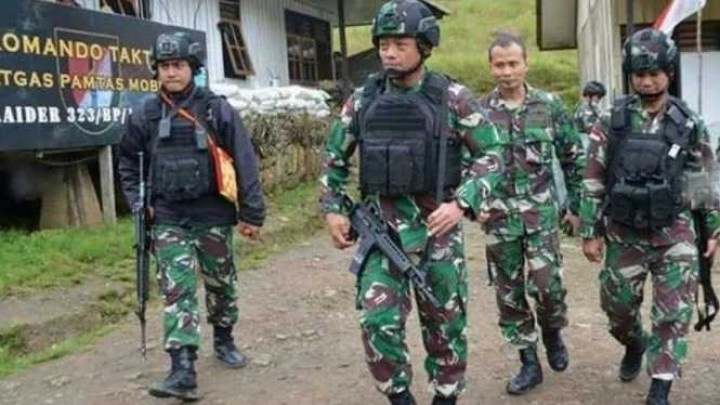 Danrem 172 Praja Wira Yakthi, Brigjen Izak Pangemanan mendatangi langsung pos TNI di Papua. Foto: int. 