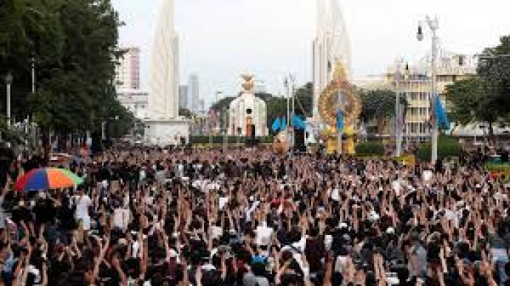 Demo di Thailand menuntut rezim berkuasa mundur