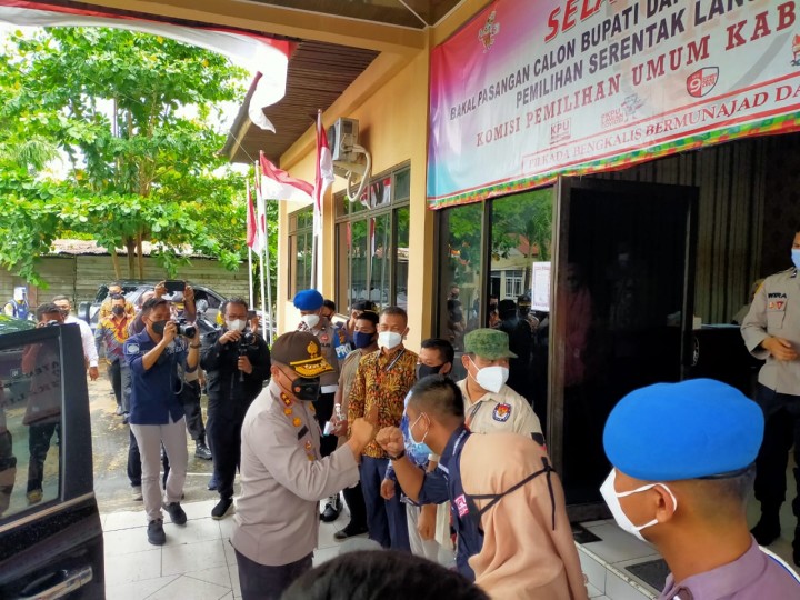 Saat Kapolda Riau tiba di kantor KPU Bengkalis
