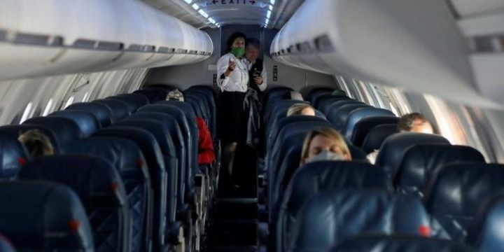 Wanita Amerika Ini Meninggal Karena Coronavirus di Pesawat, Pejabat Tidak Menyadari Jika Dia Positif Terinfeksi