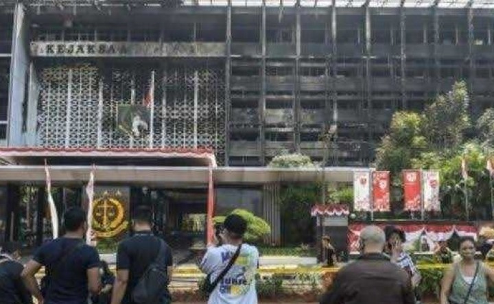 Kondisi gedung utama Kejagung RI setelah kebakaran. Foto: int 