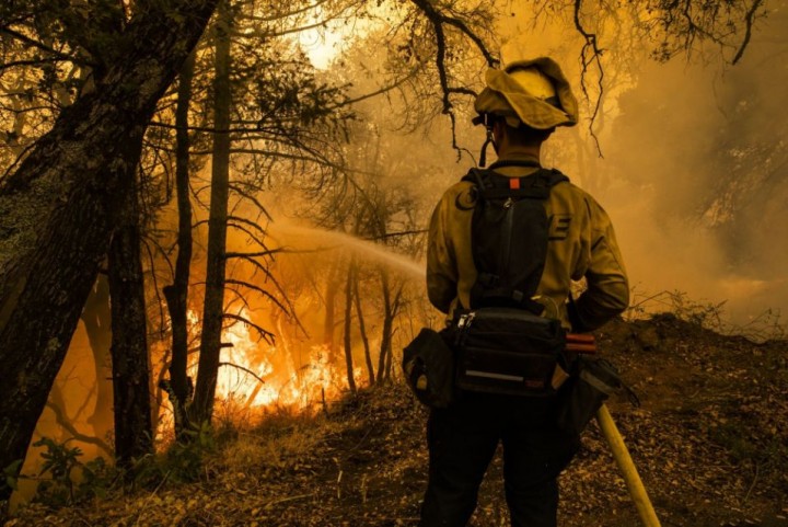 California Bersiap Menghadapi Kebakaran Hutan dan Pemadaman Listrik Besar-Besaran di Tengah Bencana Angin Topan