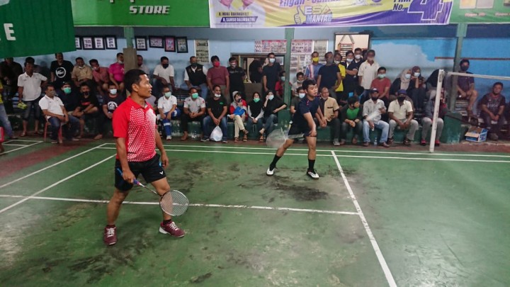 Tournament Badminton Tanah Abang Cup partai Exsebisi