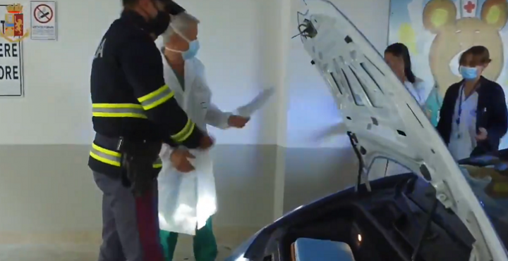 Polisi Italia Menggunakan Lamborghini Untuk Membawa Ginjal Ke Rumah Sakit Sejauh 500 Km Hanya Dalam Waktu Dua Jam