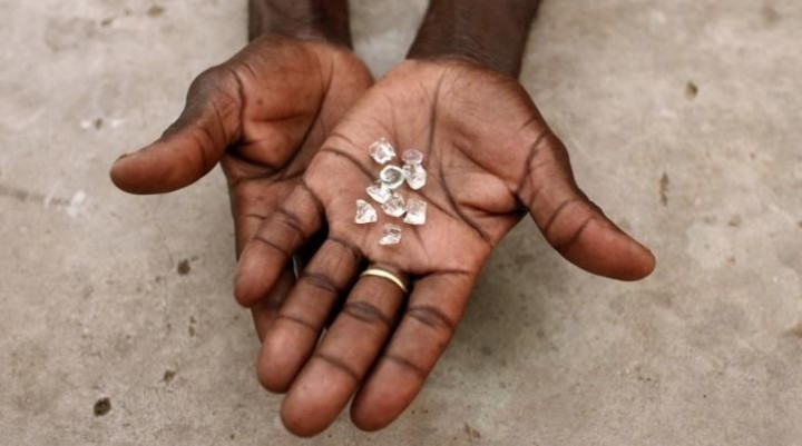 Dua Buruh Menemukan Berlian Bernilai Tinggi Di Pertambangan Madhya Pradesh, Langsung Kaya Raya