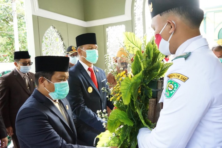 Pjs Bupati Siak Bersama Forkopimda Laksanakan Upacara Peringatan Hari Pahlawan Ke-75 (foto/lin)
