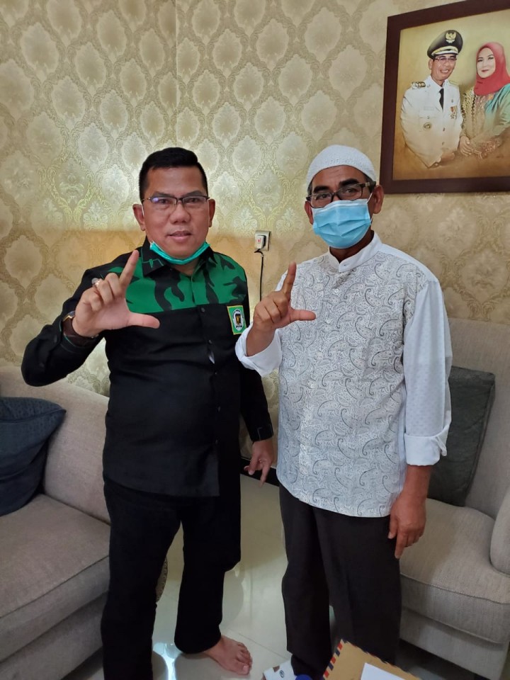 Mursini (kanan) bersama Husaimi Hamidi ketua fraksi PPP DPRD Riau