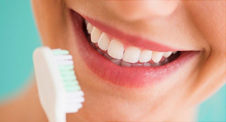 Ingin Gigi Putih Seperti Mutiara? Inilah Jawaban Untuk Pertanyaan Yang Paling Sering Diajukan Netizen Tentang Kesehatan Gigi