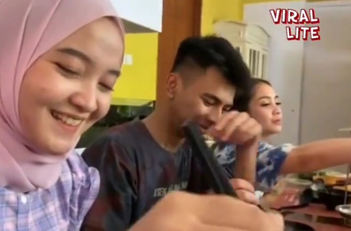Makan Bareng di Rumah Raffi Ahmad, Dimas Ramadhan Jumpa Cewek Cantik yang Viralkannya, Netizen: Kok Cocok (foto/int)