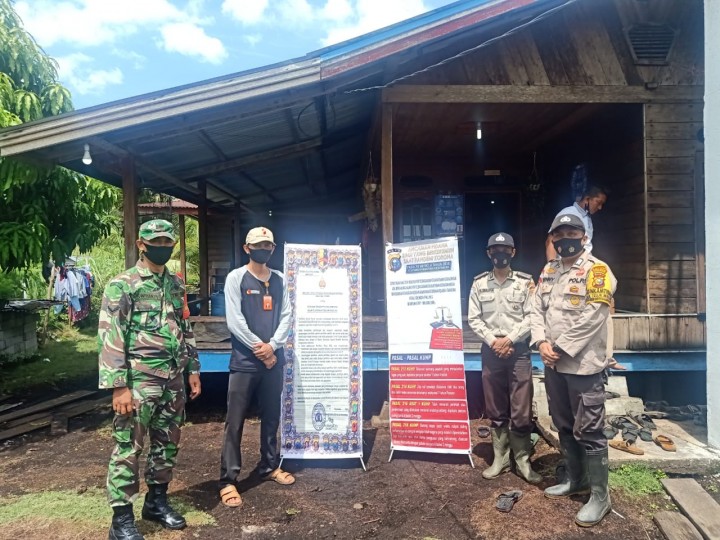 Bhabinkamtibmas Desa Labuhan Bilik dan Desa Gambut Mutiara Periksa Kesiapan Protokol Kesehatan di Tempat Kampanye