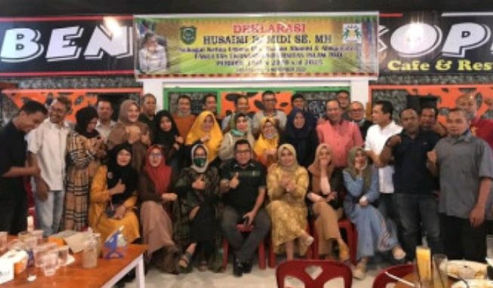 Anggota DPRD Riau Husaimi Hamidi (tengah) Resmi Jabat Ketua Alumni Ekonomi UIR Priode 2020-2025