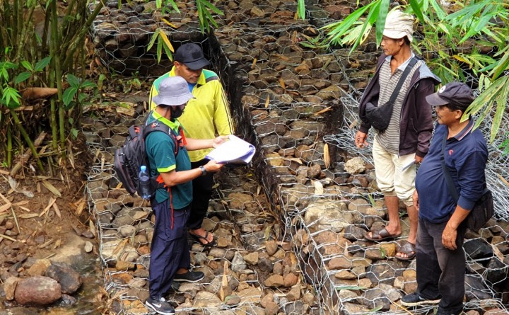 Pembangunan KTA melibatkan masyarakat setempat.  Foto: ist