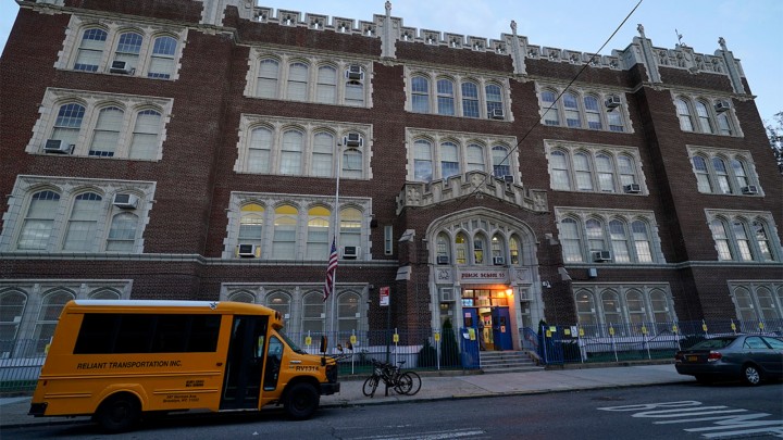 Sekolah-sekolah di New York City Kembali Ditutup Saat Kota Melawan COVID-19