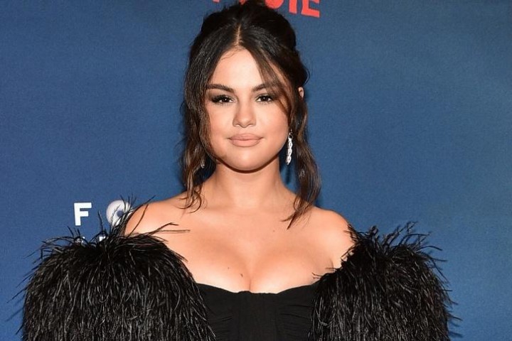 Selena Gomez Membagikan Dua Sennya Untuk Perawatan Kesehatan Mental