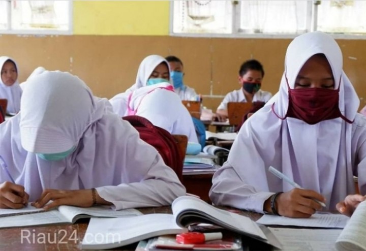 Sekolah Tatap Muka di Pekanbaru Diganti Pertemuan Terbatas, Siswa Akan Wajib Rapid Test dan Pakai Masker (foto/int)