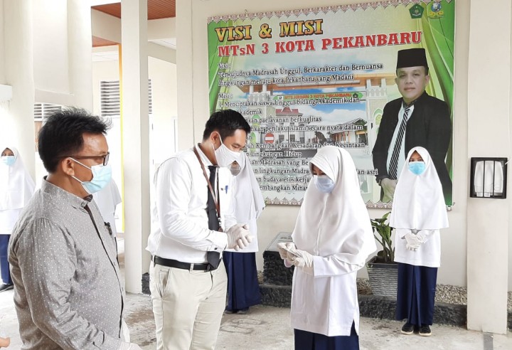 Mandiri Syariah Area Pekanbaru menggelar program BSM Mengalirkan Berkah (BMB). (Foto: Istimewa)