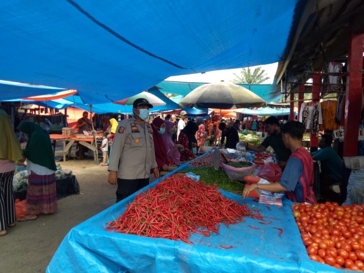 Polsek Bandar Sei Kijang Sambangi Pasar Lakukan Himbauan Protokol Kesehatan