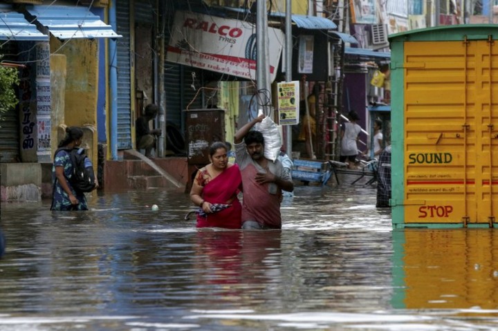 Puluhan Ribu Orang Dievakuasi Saat India Bersiap Menghadapi Topan Dahsyat