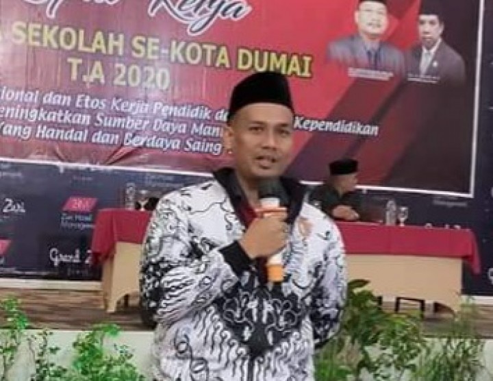 Ketua PGRI Riau M. Syafii