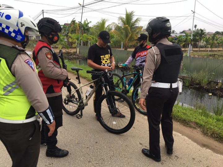 Satgas Anti Begal Sepeda Polres Inhil Patroli di Jalur yang Sering di Lintasi Pesepeda (foto/rgo)