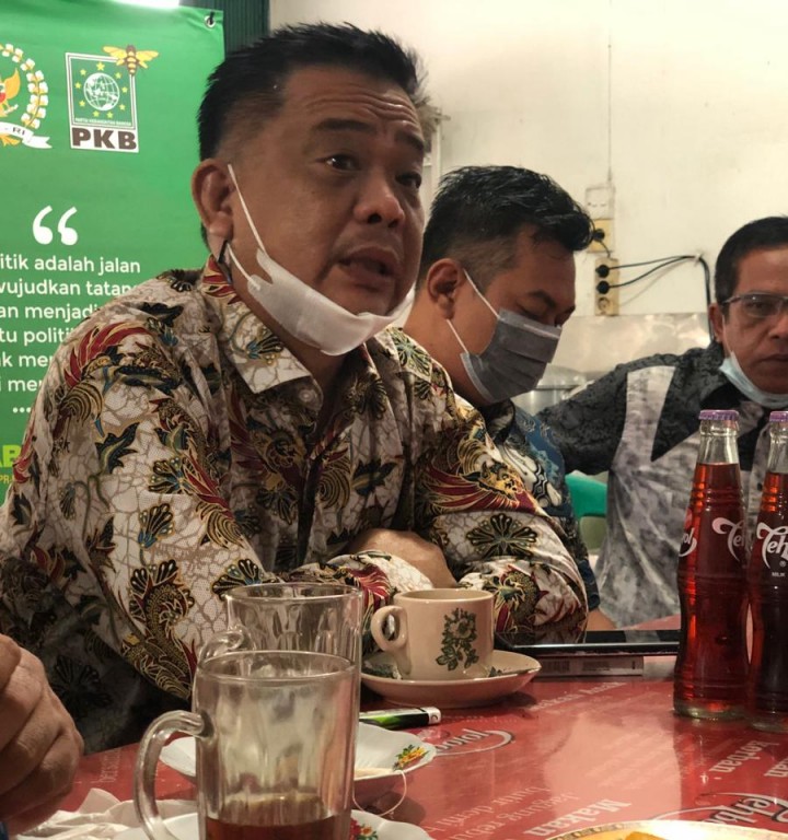 Wakil Ketua DPRD Inhil Tolak Wacana Larangan Ekspor Kelapa Bulat (foto/rgo)