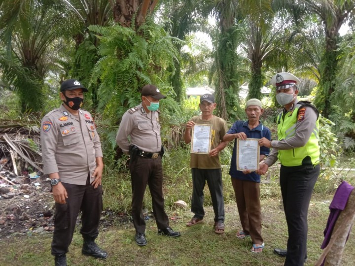 Polsek Pangkalan Kuras Sosialisasikan Maklumat Kapolda Riau Tentang Larangan Membakar Hutan Dan Lahan