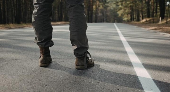 Pria Ini Nekat Berjalan Sejauh 450 Km Setelah Bertengkar Dengan Istri, Mendapat Denda Karena Melanggar Lockdown