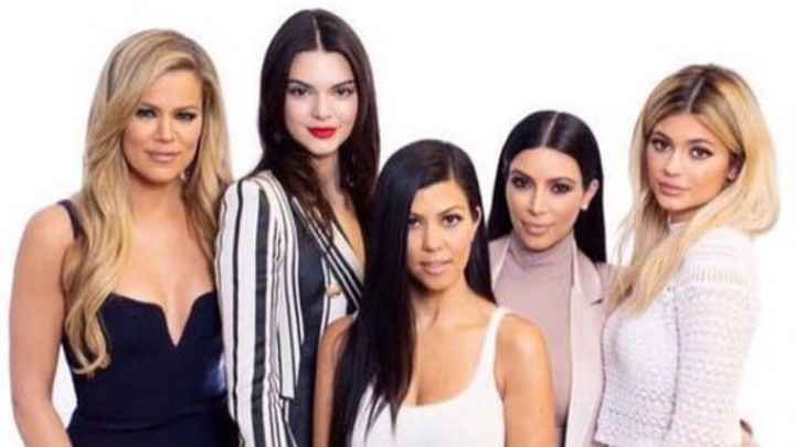 Keluarga Kardashian Terpaksa Membatalkan Pesta Natal Tahunan Mereka Karena COVID-19