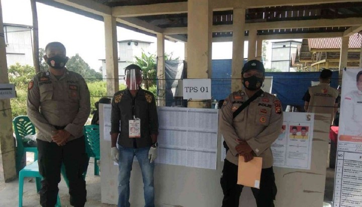 Personil Polsek Kerumutan Lakukan Pengamanan TPS Sekaligus Himbau 3M