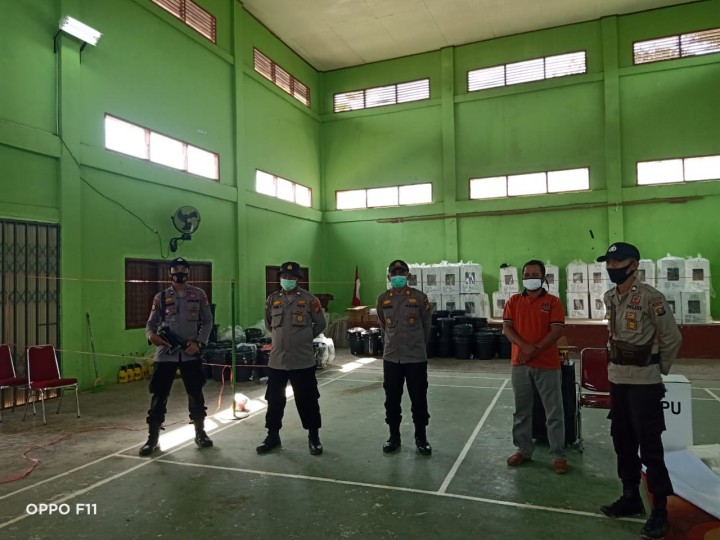 Personil Polsek Pangkalan Lesung Amankan Kotak Suara PPK Kecamatan Pangkalan Lesung