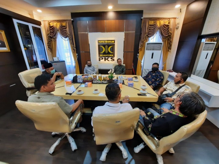 Ketua DPRD Pekanbaru berdialog dengan pengurus KoSant