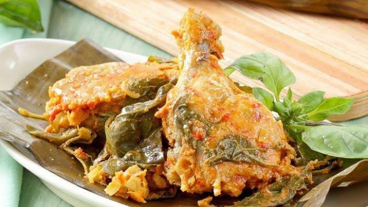 Pepes ayam kemangi (Foto: sajiansedap.grid.id)