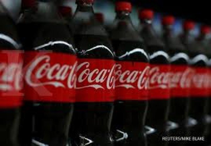 Coca-Cola Memangkas 2.200 Pekerjaan Secara Global (foto : KONTAN)