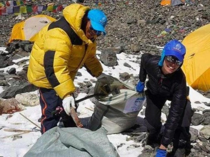 Kisah Seorang Penulis dan Pendaki Yang Membersihkan 8,5 Ton Sampah Dari Gunung Everest Selama 3 Tahun (foto : TOI)