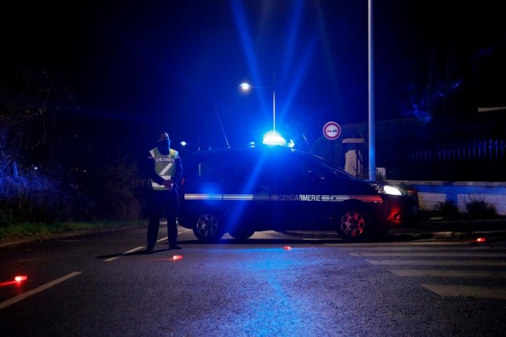 Tiga Petugas Polisi Tewas Dalam Insiden Penembakan di Prancis (foto : https://www.mirror.co.uk)