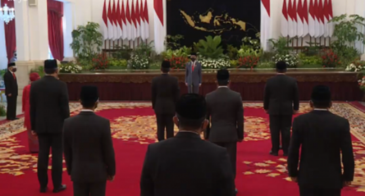 Presiden Jokowi melantik 6 menteri baru di Kabinet Indonesia Maju. Foto: int 