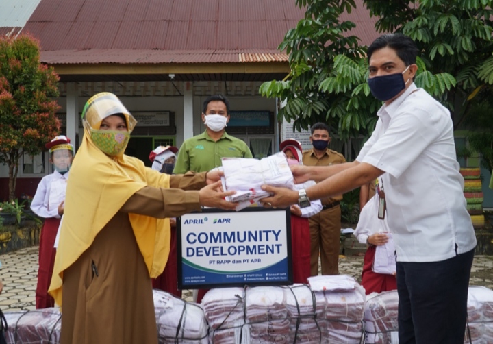 RAPP-APR Kembali Salurkan Bantuan Ribuan Seragam SD (foto/ist) 