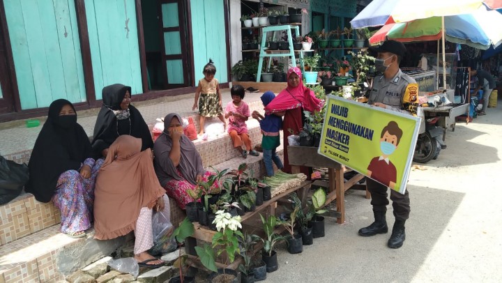 Polsek Bunut Patroli Cegah Kriminalitas dan Sosialisasi Protokol Kesehatan di Pasar Tradisional