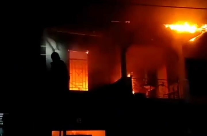 Malam Ini Ada Rumah Terbakar di Jalan Kamboja Pekanbaru (foto/ist) 