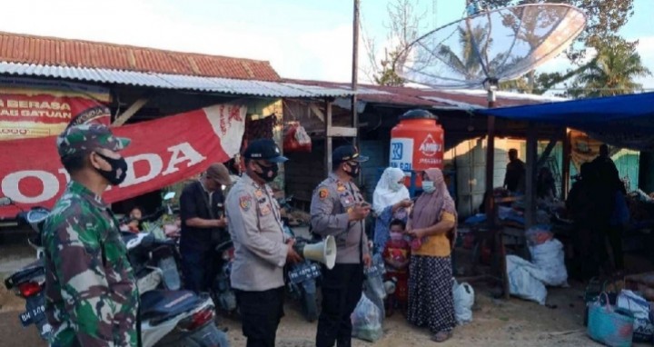 Sambangi Warga di Pasar, Polsek Kerumutan Gelar Operasi Yustisi Protokol Kesehatan