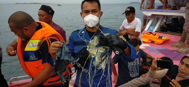 Penyisiran Serpihan Dugaan Sriwijaya Air SJ182 Masih Terus Dilakukan (foto/int) 